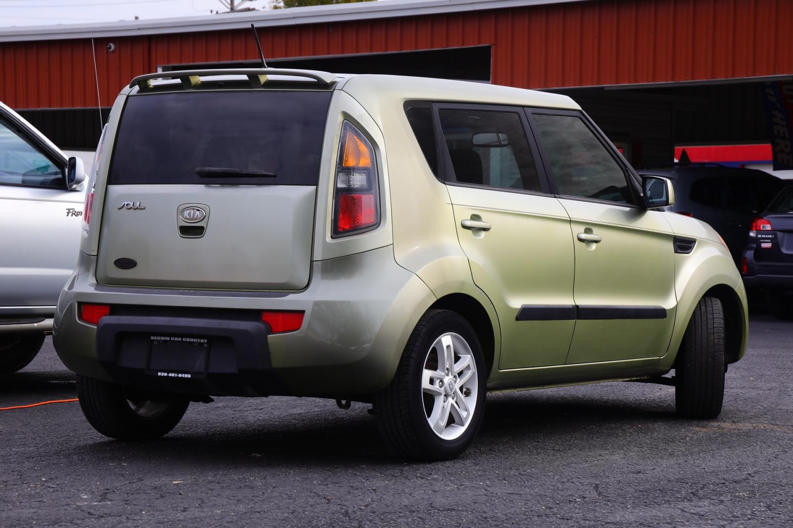 2011 GREEN KIA SOUL + (KNDJT2A26B7) with an 2.0L L4 DOHC 16V engine, 4-SPEED AUTOMATIC OR 5-SPEED MANUAL transmission, located at 420 E. Kingsbury St., Seguin, TX, 78155, (830) 401-0495, 29.581060, -97.961647 - Photo#4